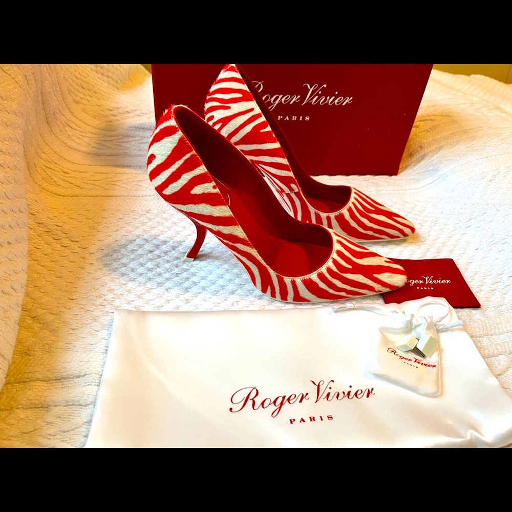 Roger Vivier animal print (furry exterior) brand new heels size 35